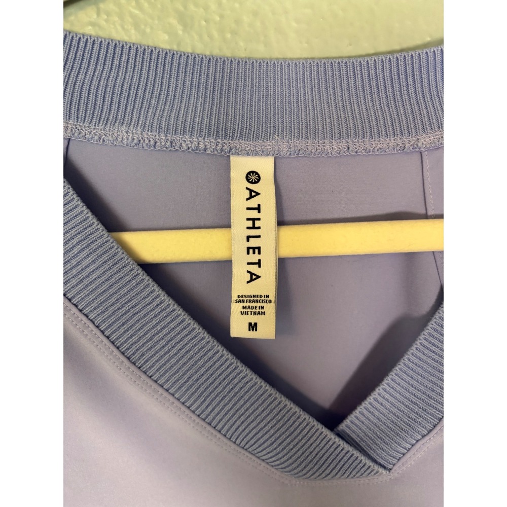 Athleta Zephyr V-Neck Top Lavender Purple Short Sleeve Size Medium - Picture 3 of 10